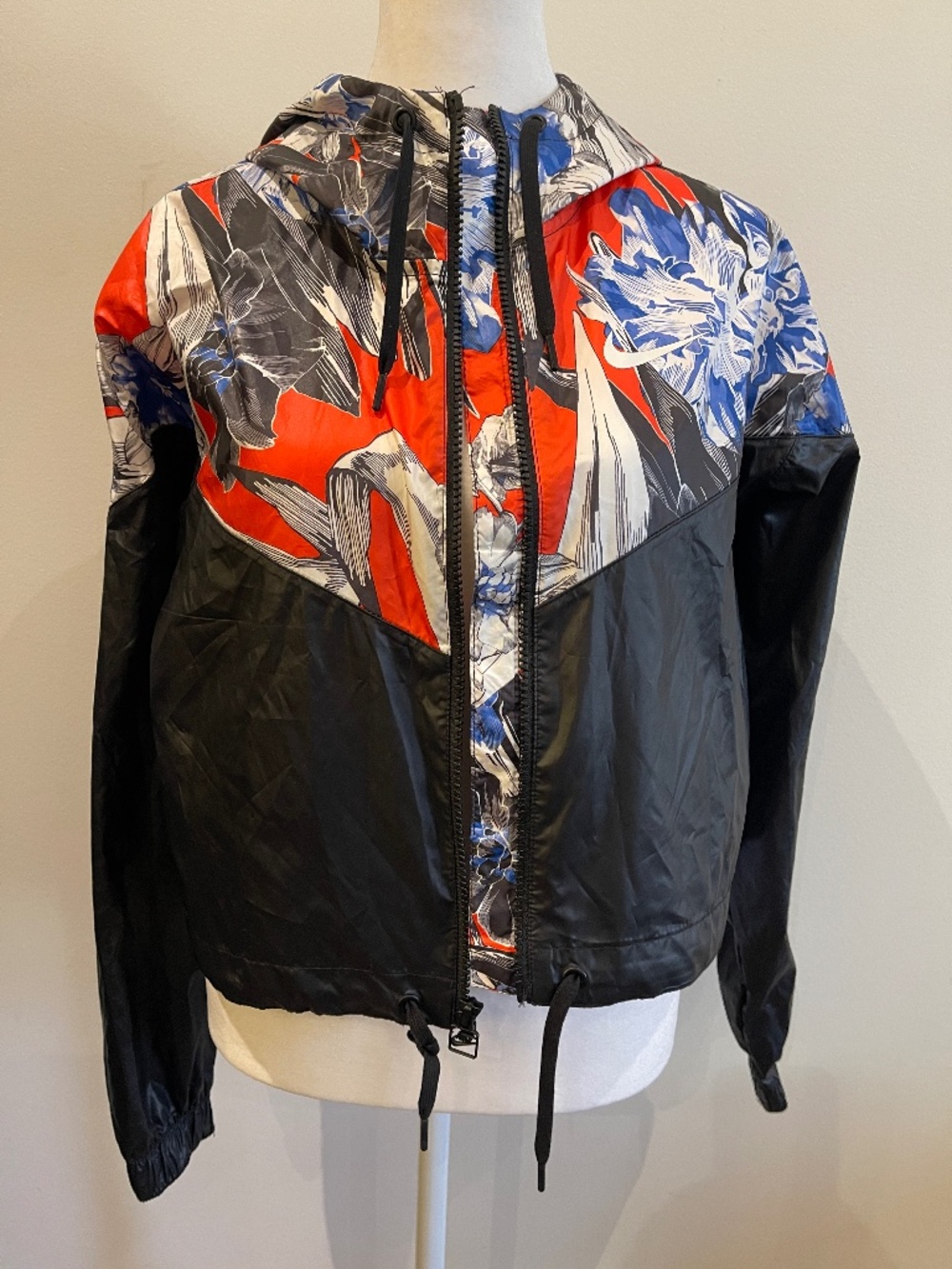 Nike Windrunner Windbreaker Cropped Jacket Size XS